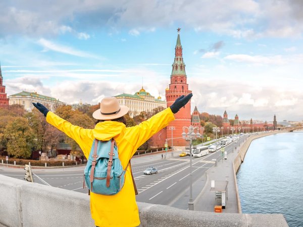 Семейное путешествие в Москву: прогулка с фонарщиком, детективная экскурсия и «Мосфильм» - фото 1