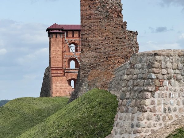 Из Минска — в усадьбу Щорсы, Любчанский замок и старинный Новогрудок - фото 3