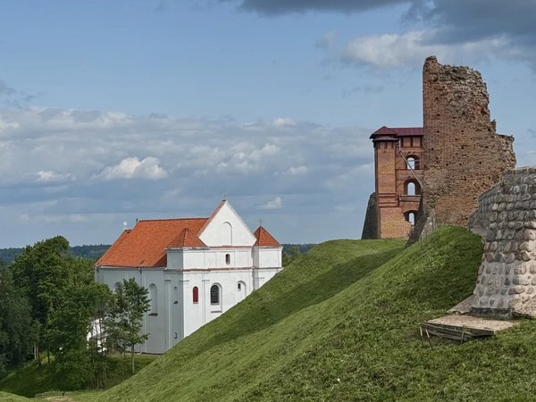 Из Минска — в усадьбу Щорсы, Любчанский замок и старинный Новогрудок - фото 1