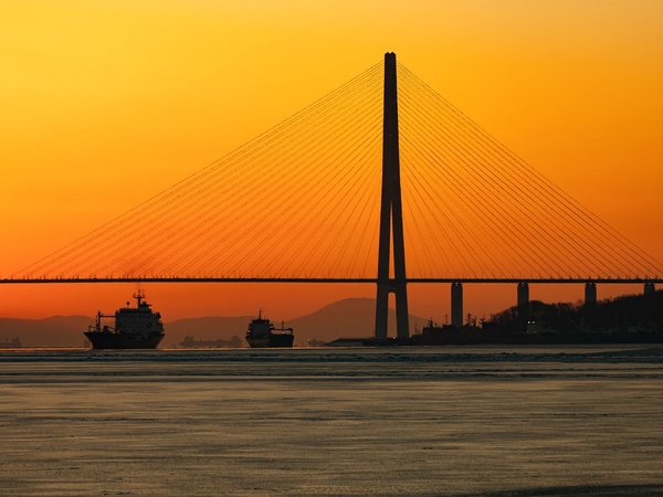Навстречу закату: на катере во Владивостоке - фото 1