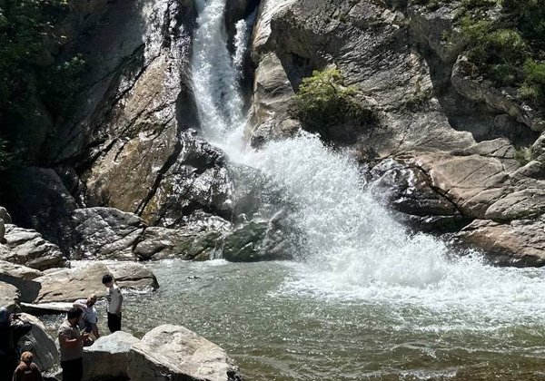 Древняя крепость, Хучнинский водопад и экраноплан «Лунь»
