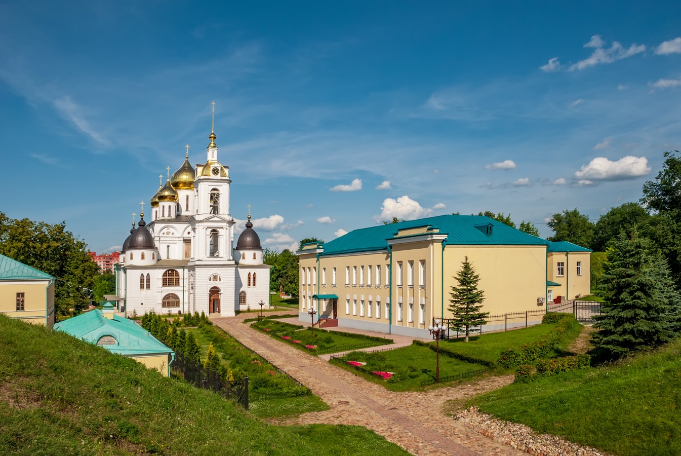 Ваше путешествие по Дмитрову — и во времени (на вашем авто)