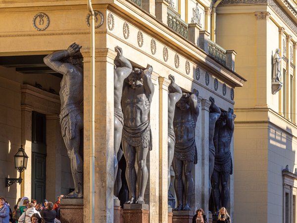 Петербург и Романовы: экскурсия с посещением кладовой Эрмитажа