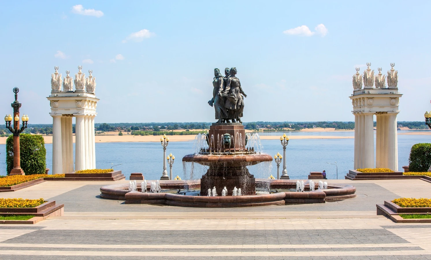 По центральной набережной Волгограда