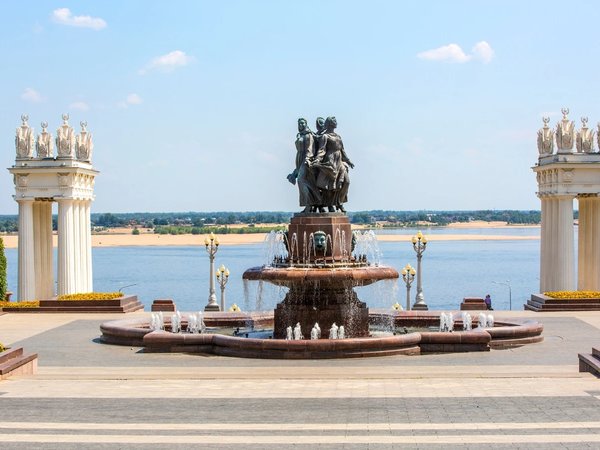 По центральной набережной Волгограда