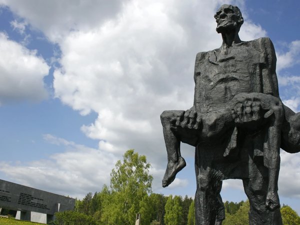 Беларусь: архитектура 4 городов, заповедная природа и воспоминания о войне - фото 4