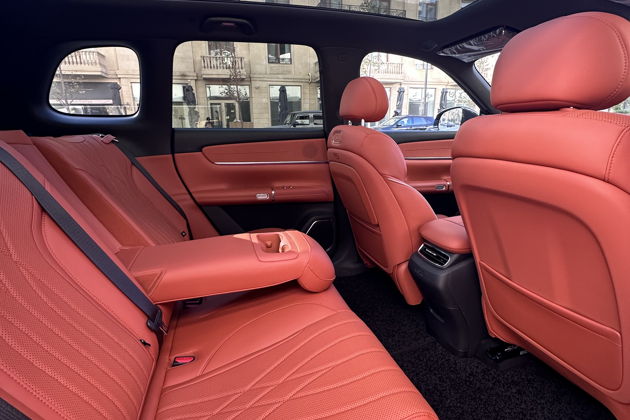 Фото экскурсии - Путешествие к агатовым горам, розовому озеру, мистической горе Бешбармаг с дегустацией черной икры - 10