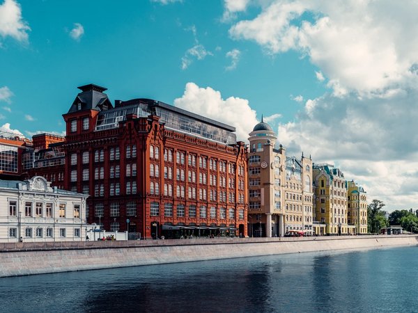 Пречистенская набережная. Новая жизнь Старой Москвы
