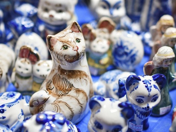 Гжельский куст: история бело-голубого символа России — из Москвы