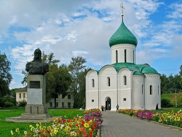 Из Ярославля — в Ростов Великий и Переславль-Залесский на вашем авто - фото 2