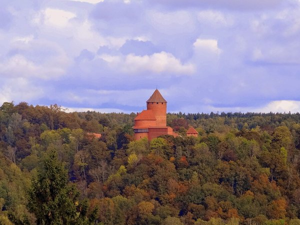 Божественная Сигулда в тени креста и меча - фото 1