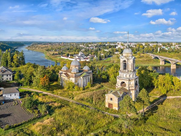 Про город на семи ветрах, храм заморский да воду живую
