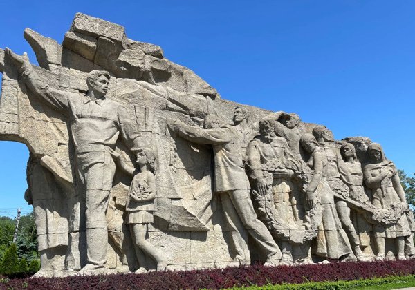 Памятник-ансамбль на Мамаевом кургане — творение скульптора Вучетича