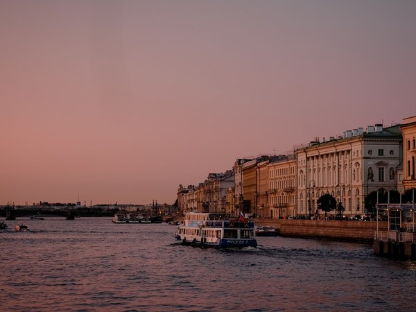 «Имперский Петербург»: прогулка на теплоходе по Неве