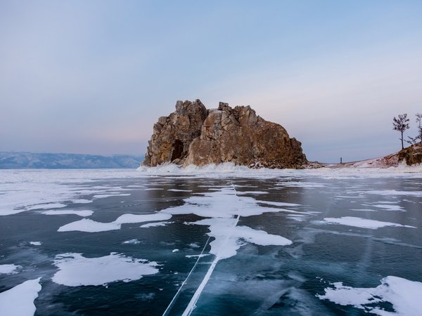 Лёд, мысы и  скалы: по Ольхону в мини-группе - фото 3