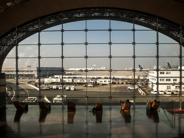 Трансфер с VIP-сопровождением в аэропортах Парижа