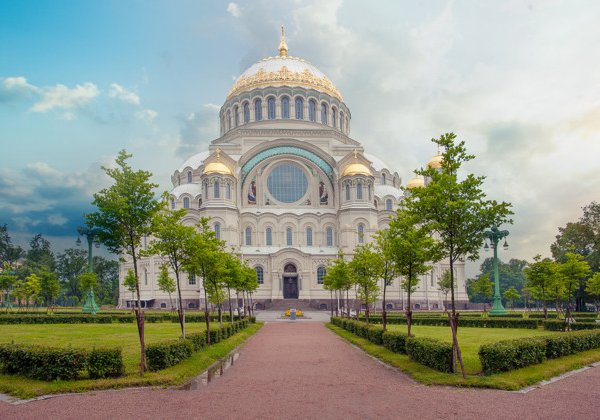 Автовояж в блистательный Петергоф и легендарный Кронштадт