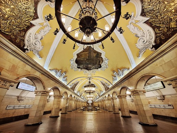 Площадь трёх вокзалов и самый красивый узел метро - фото 1