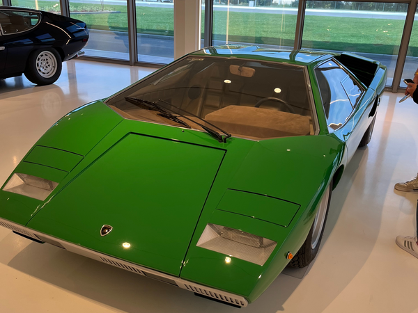 Музей Lamborghini в Болонье: от мечты к мощи - фото 1