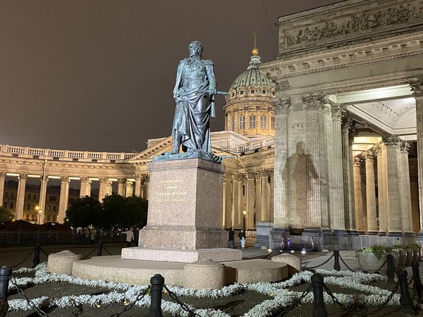 Между сфинксами: вечерняя экскурсия по Петербургу - фото 3