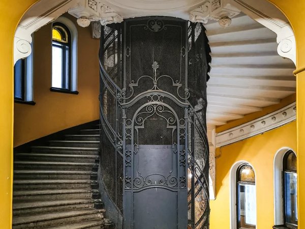 Дворы и парадные Петербурга с подъёмом на смотровую площадку