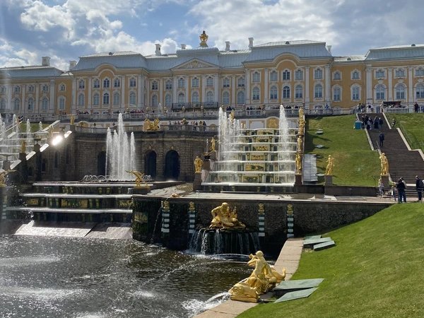 Петергоф: фонтанная столица