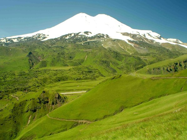 Ледяная поляна Азау и озеро Гижгит из Железноводска - фото 2