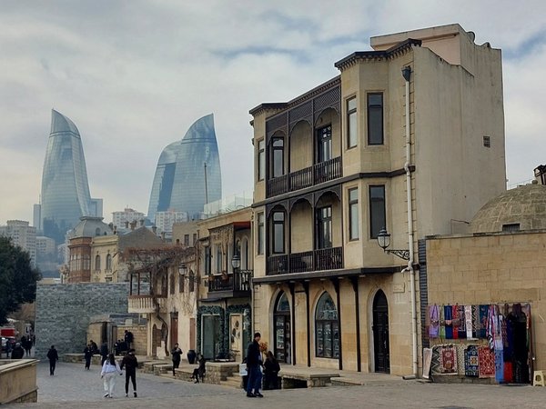Трансфер из аэропорта в компании с гидом - фото 2