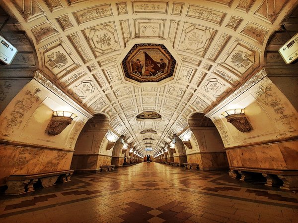 Подземная сокровищница Москвы: аммониты, мозаики и витражи - фото 1