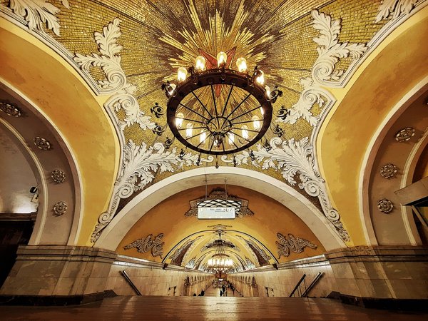 Подземная сокровищница Москвы: аммониты, мозаики и витражи - фото 4