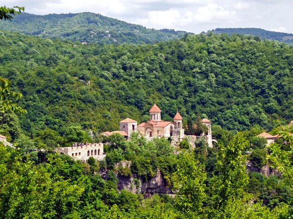 Святыни окрестностей Кутаиси и пещеры Сатаплиа — из Тбилиси - фото 4