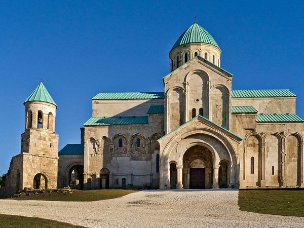 Святыни окрестностей Кутаиси и пещеры Сатаплиа — из Тбилиси - фото 1