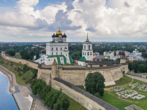 Псковский Кремль снаружи и изнутри - фото 2
