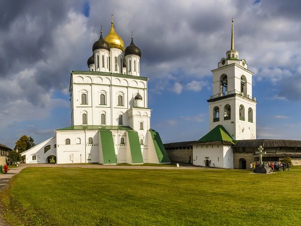 Псковский Кремль снаружи и изнутри - фото 1