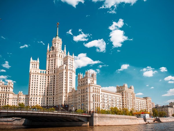 Круговая прогулка на теплоходе от причала «Новоспасский мост» до парка Горького