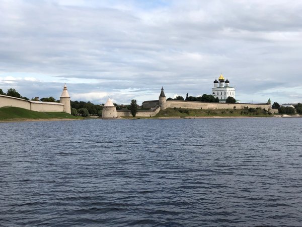 Псков с воды: на сапах вдоль древней крепости - фото 4