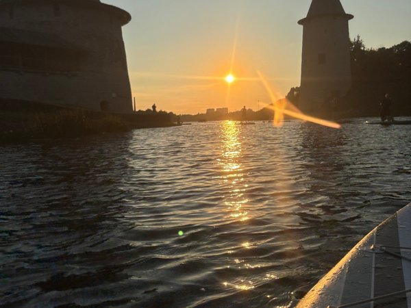 Псков с воды: на сапах вдоль древней крепости - фото 2