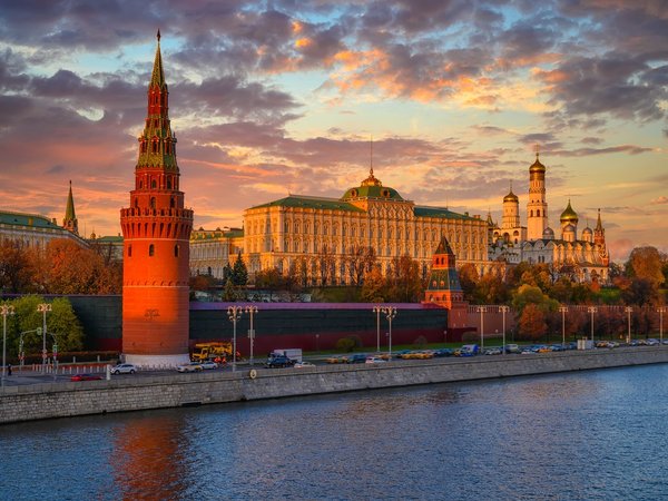 Теплоходная прогулка от Зарядья до Киевской (1 ч 15 мин)