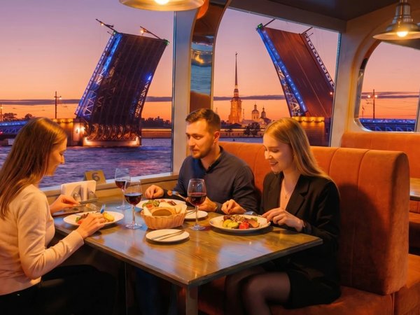 В пабе на воде — к разводным мостам Петербурга
