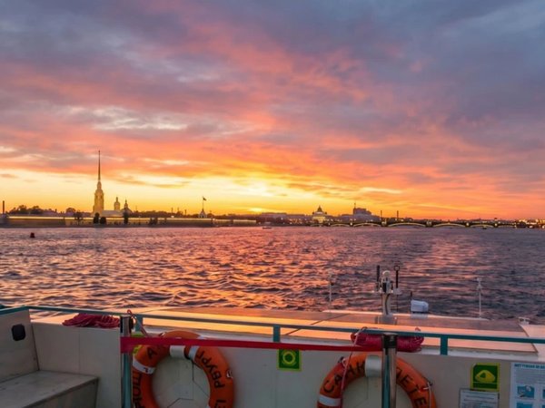 В пабе на воде — к разводным мостам Петербурга - фото 4