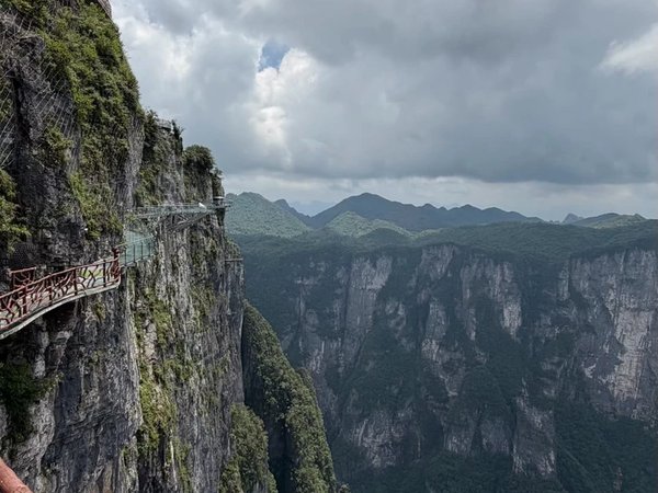 Первый день в Чжанцзяцзе: горы, каньоны и пейзажи «Аватара» - фото 4