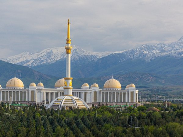 Мини-группой по Туркменистану: столица, древние города, горы и море