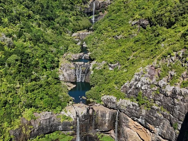Семь водопадов, чайные плантации и вино из личи - фото 3