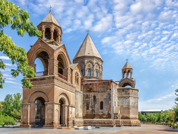Духовная столица Армении — древний город Эчмиадзин - фото 3