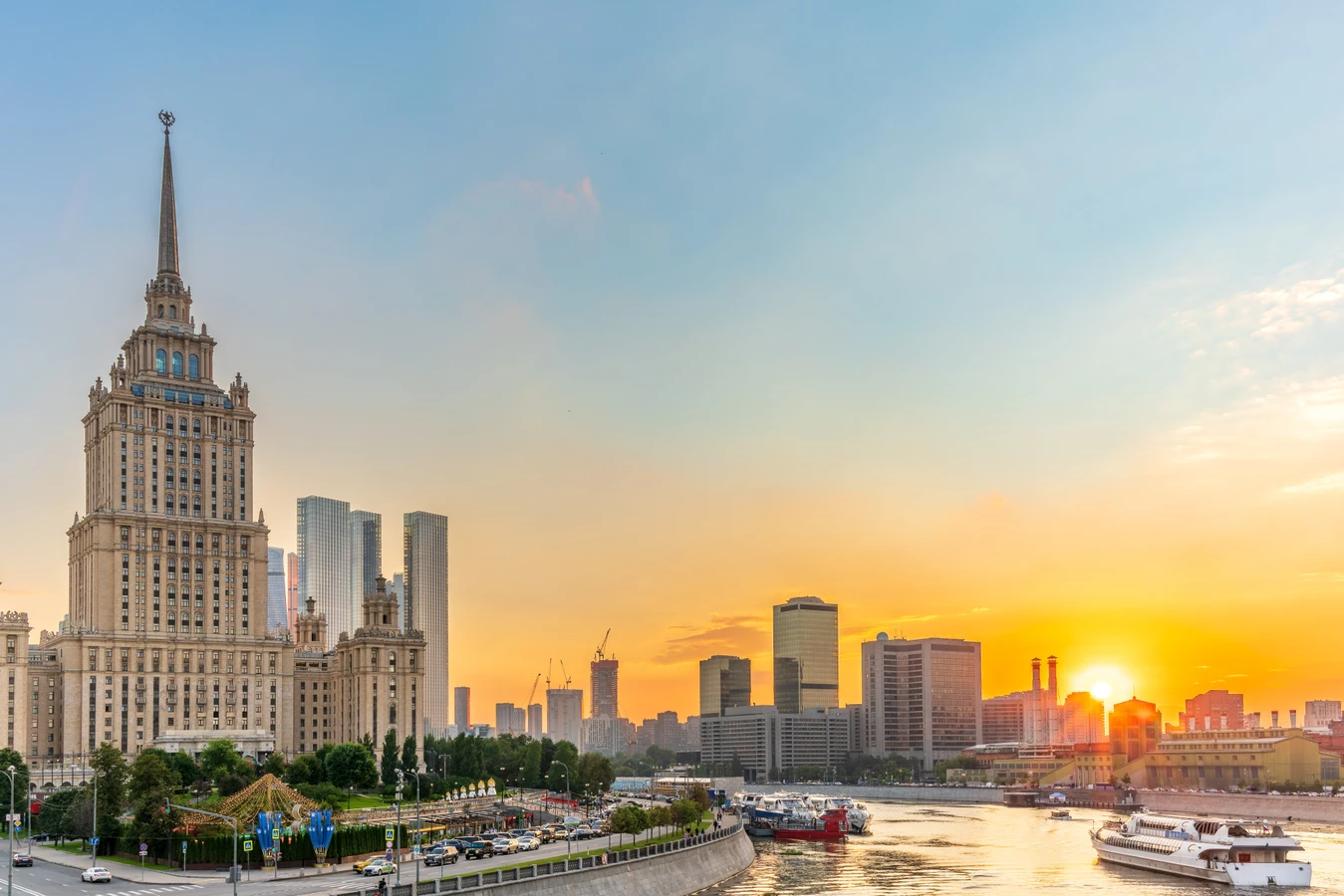 На теплоходе от Крымского моста до Москва-Сити и обратно