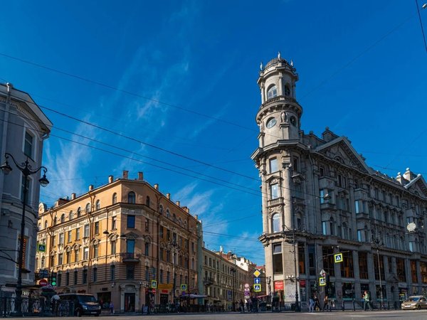 Петербург и его дворы, парадные и смотровая площадка