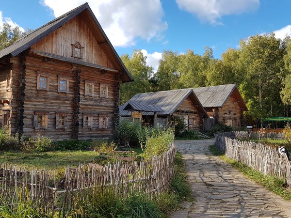 Русские забавы в «Этномире» (из Москвы)
