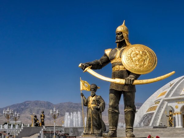 В мини-группе по Туркменистану: Ашхабад, руины цивилизаций, «врата ада» - фото 1