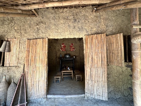 Джип-тур из Нячанга: 370-летняя деревня и водопады Бахo