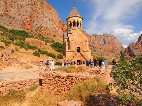 В Нораванк, Джермук и Арени: красота и история южной Армении (из Еревана) - фото 3